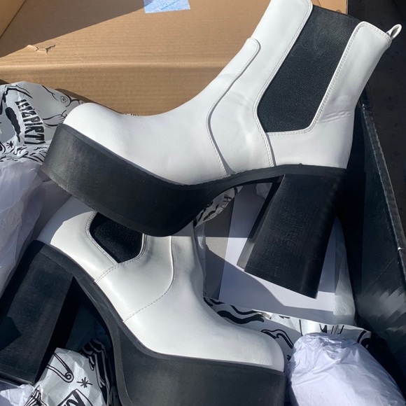 Current Mood Dollskill Platform Boots NWT White 11 - Picture 5 of 5